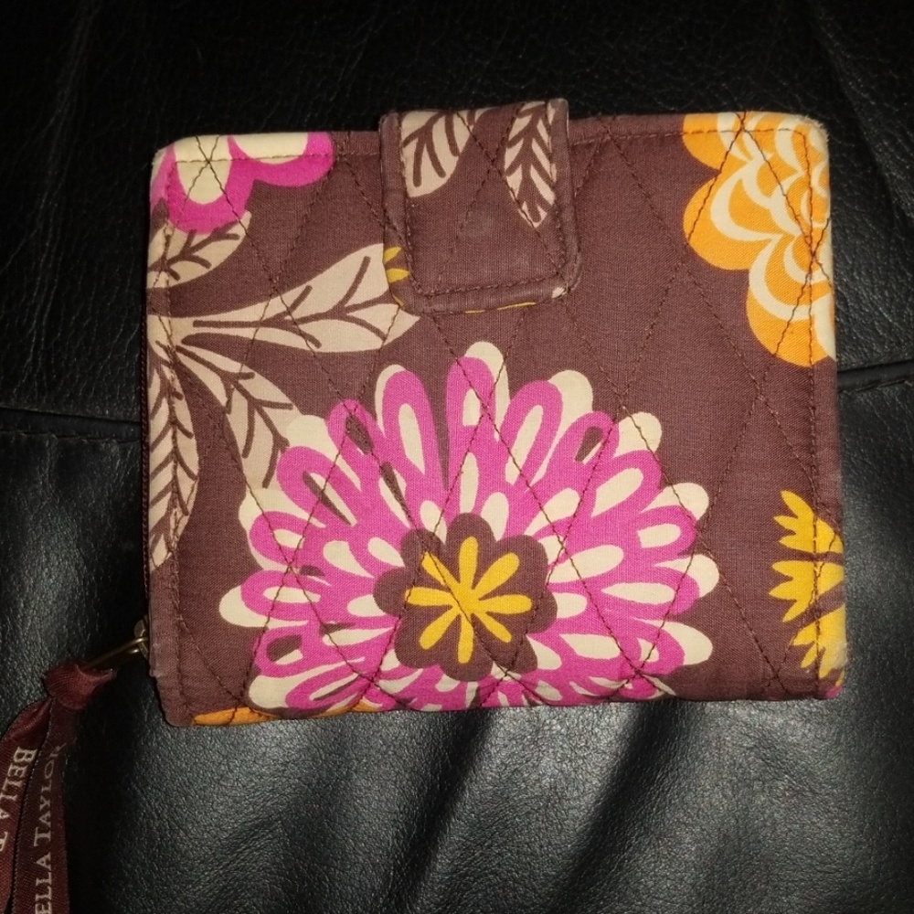 Bella Taylor wallet